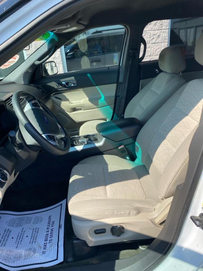 2013 WHITE FORD EXPLORER (1FM5K8B85DG) with an 3.5L engine, Automatic transmission, located at 3100 Covert Avenue, Evansville, IN, 47714, (812) 473-4492, 37.955418, -87.512238 - Photo#4