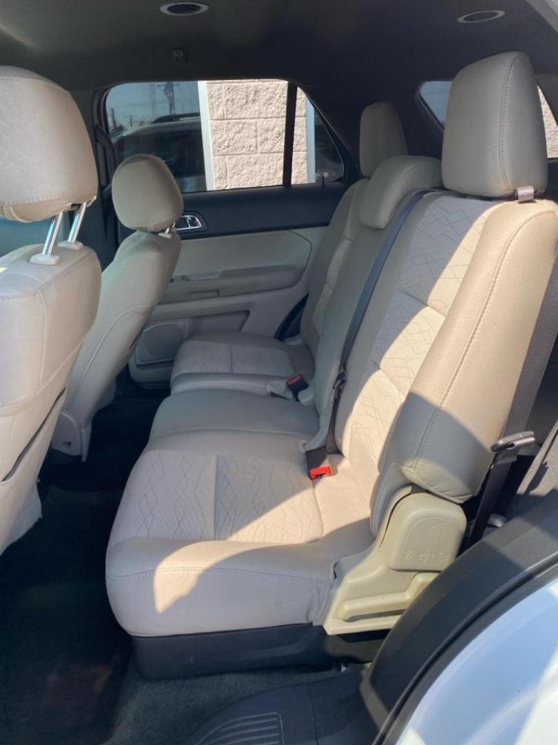 2013 WHITE FORD EXPLORER (1FM5K8B85DG) with an 3.5L engine, Automatic transmission, located at 3100 Covert Avenue, Evansville, IN, 47714, (812) 473-4492, 37.955418, -87.512238 - Photo#5