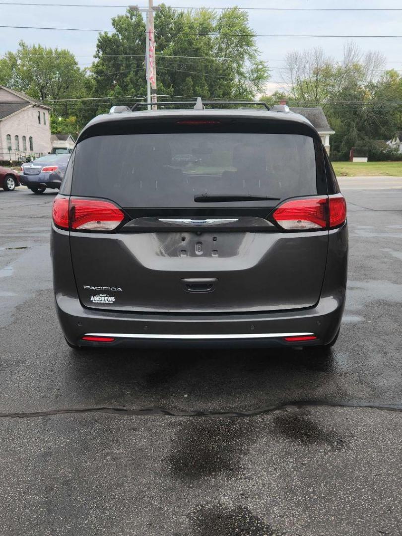 2019 GRAY CHRYSLER PACIFICA TOURING L (2C4RC1BGXKR) with an 3.6L engine, Automatic transmission, located at 3100 Covert Avenue, Evansville, IN, 47714, (812) 473-4492, 37.955418, -87.512238 - Photo#2