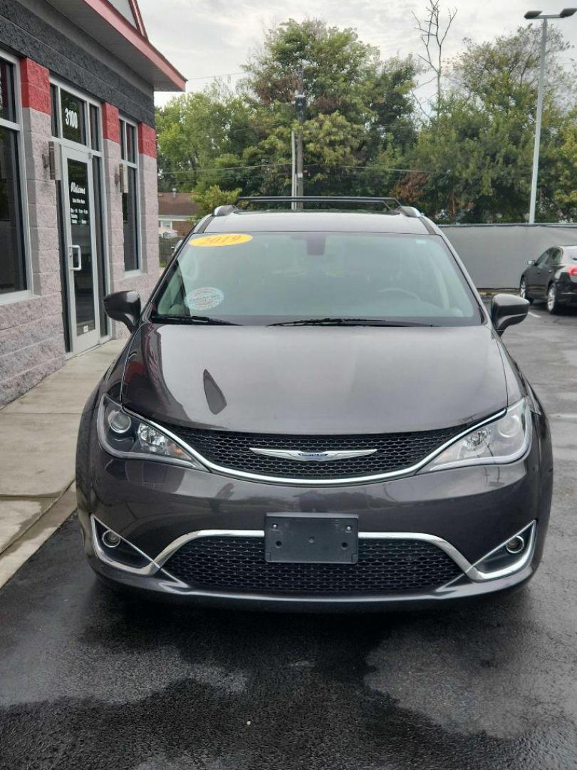 2019 GRAY CHRYSLER PACIFICA TOURING L (2C4RC1BGXKR) with an 3.6L engine, Automatic transmission, located at 3100 Covert Avenue, Evansville, IN, 47714, (812) 473-4492, 37.955418, -87.512238 - Photo#3