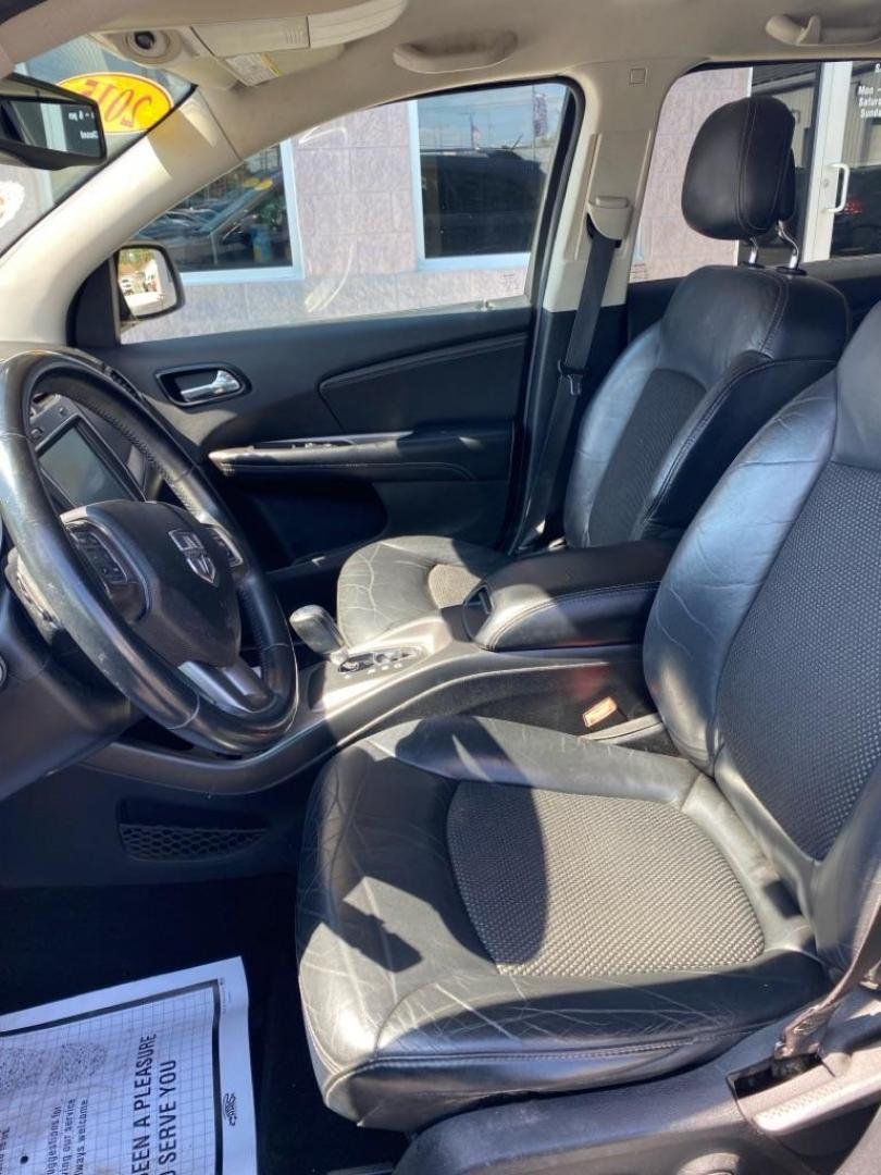 2015 GREY DODGE JOURNEY CROSSROAD (3C4PDCGB3FT) with an 2.4L engine, Automatic transmission, located at 3100 Covert Avenue, Evansville, IN, 47714, (812) 473-4492, 37.955418, -87.512238 - Photo#4
