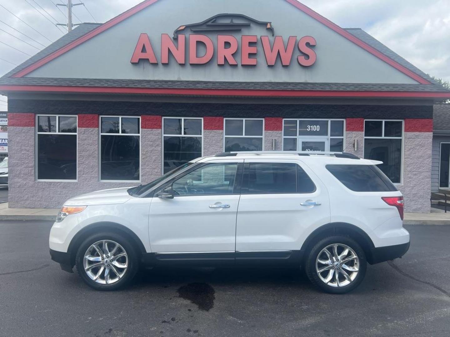 2012 WHITE FORD EXPLORER XLT (1FMHK8D82CG) with an 3.5L engine, Automatic transmission, located at 3100 Covert Avenue, Evansville, IN, 47714, (812) 473-4492, 37.955418, -87.512238 - Photo#0