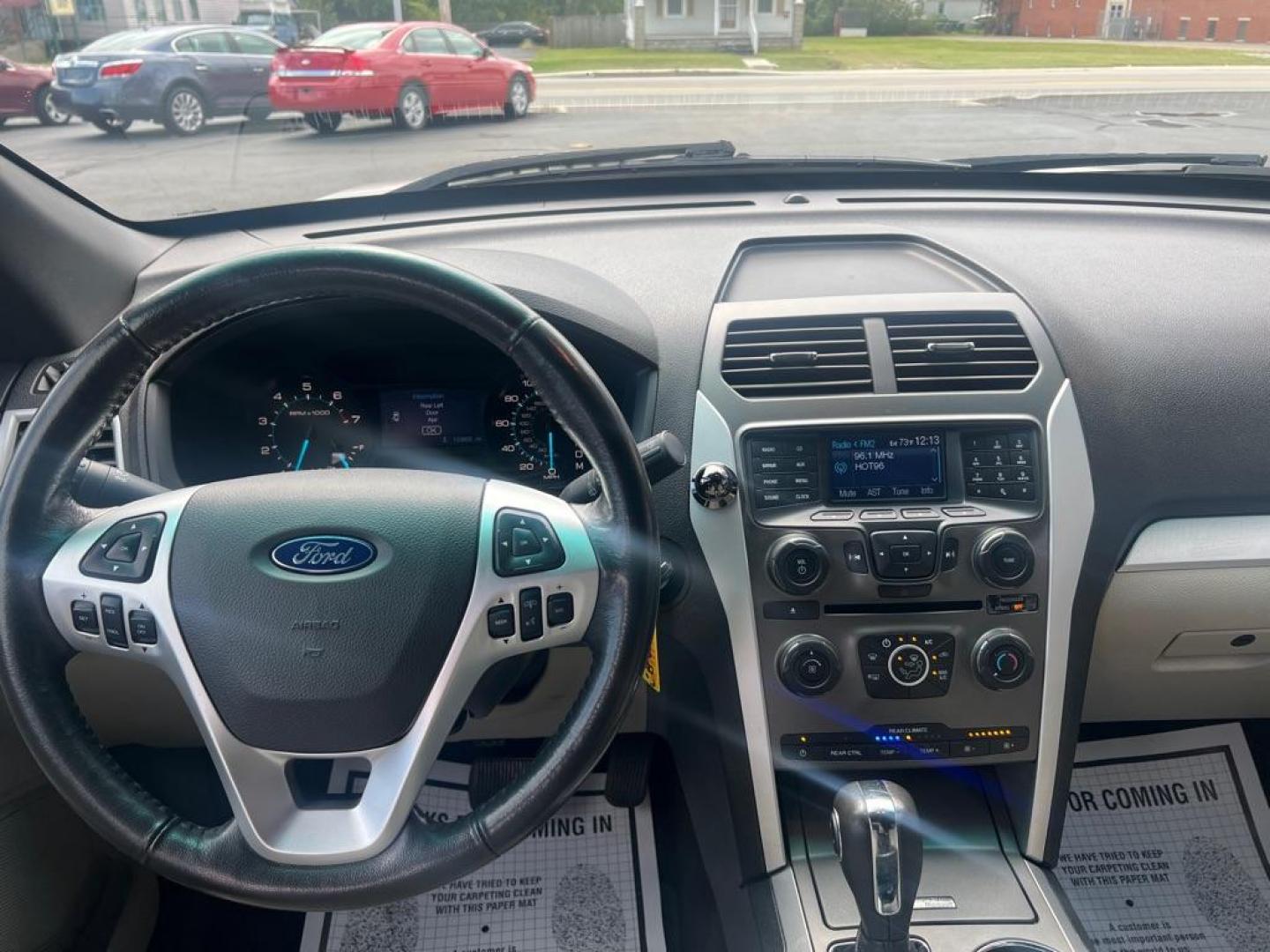 2012 WHITE FORD EXPLORER XLT (1FMHK8D82CG) with an 3.5L engine, Automatic transmission, located at 3100 Covert Avenue, Evansville, IN, 47714, (812) 473-4492, 37.955418, -87.512238 - Photo#4