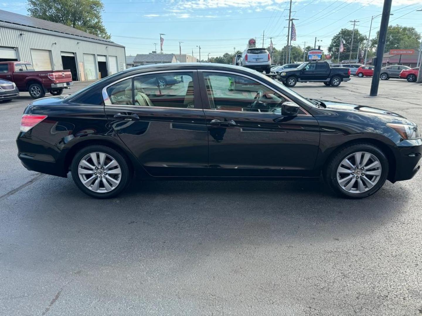 2011 BLACK HONDA ACCORD EXL (1HGCP2F88BA) with an 2.4L engine, Automatic transmission, located at 3100 Covert Avenue, Evansville, IN, 47714, (812) 473-4492, 37.955418, -87.512238 - Photo#2
