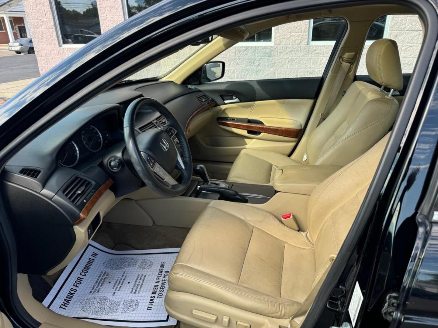 2011 BLACK HONDA ACCORD EXL (1HGCP2F88BA) with an 2.4L engine, Automatic transmission, located at 3100 Covert Avenue, Evansville, IN, 47714, (812) 473-4492, 37.955418, -87.512238 - Photo#4