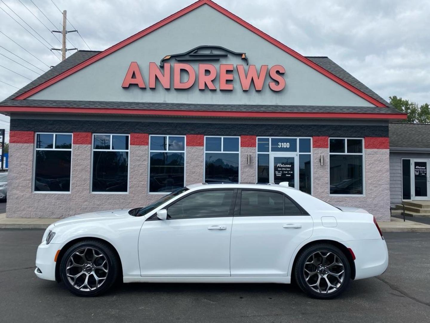 2015 WHITE CHRYSLER 300 S (2C3CCABG2FH) with an 3.6L engine, Automatic transmission, located at 3100 Covert Avenue, Evansville, IN, 47714, (812) 473-4492, 37.955418, -87.512238 - Photo#0