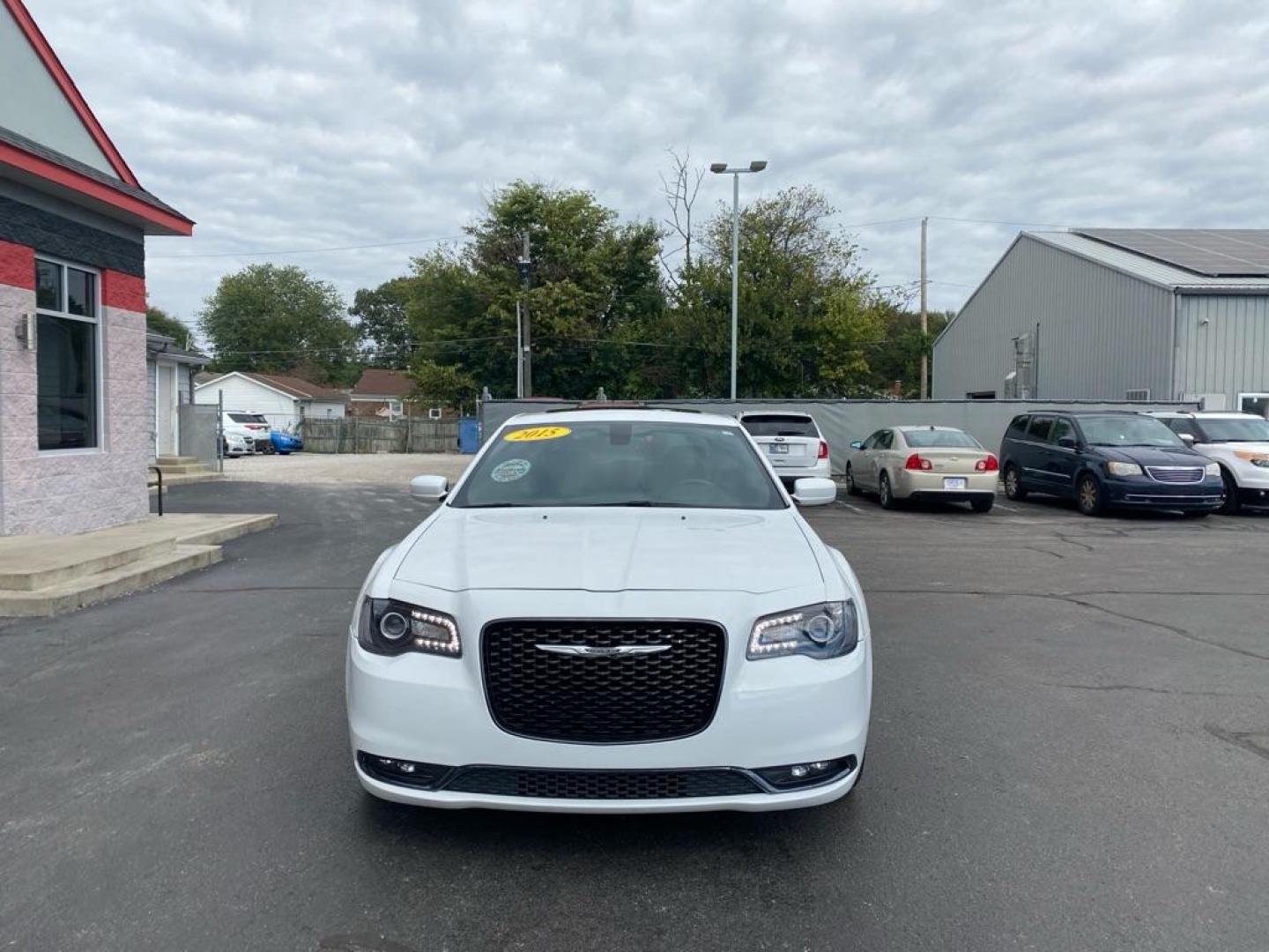 2015 WHITE CHRYSLER 300 S (2C3CCABG2FH) with an 3.6L engine, Automatic transmission, located at 3100 Covert Avenue, Evansville, IN, 47714, (812) 473-4492, 37.955418, -87.512238 - Photo#1