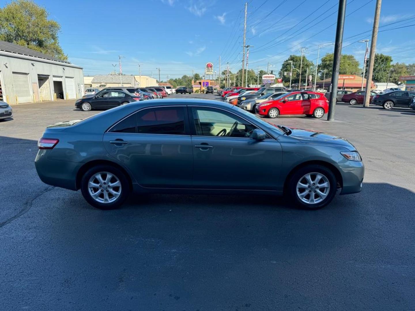2011 GREEN TOYOTA CAMRY BASE (4T1BF3EK9BU) with an 2.5L engine, Automatic transmission, located at 3100 Covert Avenue, Evansville, IN, 47714, (812) 473-4492, 37.955418, -87.512238 - Photo#2