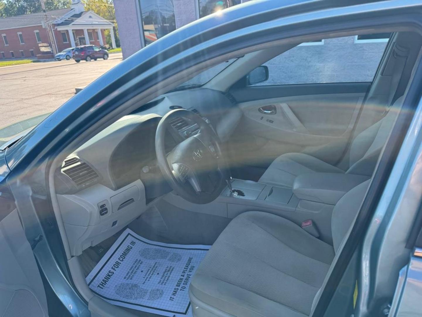 2011 GREEN TOYOTA CAMRY BASE (4T1BF3EK9BU) with an 2.5L engine, Automatic transmission, located at 3100 Covert Avenue, Evansville, IN, 47714, (812) 473-4492, 37.955418, -87.512238 - Photo#4