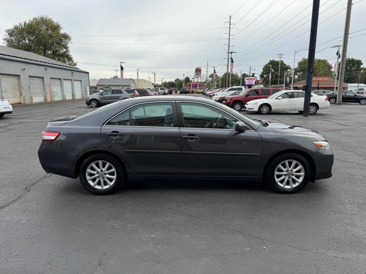 2011 GRAY TOYOTA CAMRY BASE (4T4BF3EK3BR) with an 2.5L engine, Automatic transmission, located at 3100 Covert Avenue, Evansville, IN, 47714, (812) 473-4492, 37.955418, -87.512238 - Photo#2