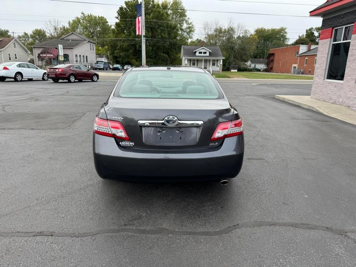 2011 GRAY TOYOTA CAMRY BASE (4T4BF3EK3BR) with an 2.5L engine, Automatic transmission, located at 3100 Covert Avenue, Evansville, IN, 47714, (812) 473-4492, 37.955418, -87.512238 - Photo#3