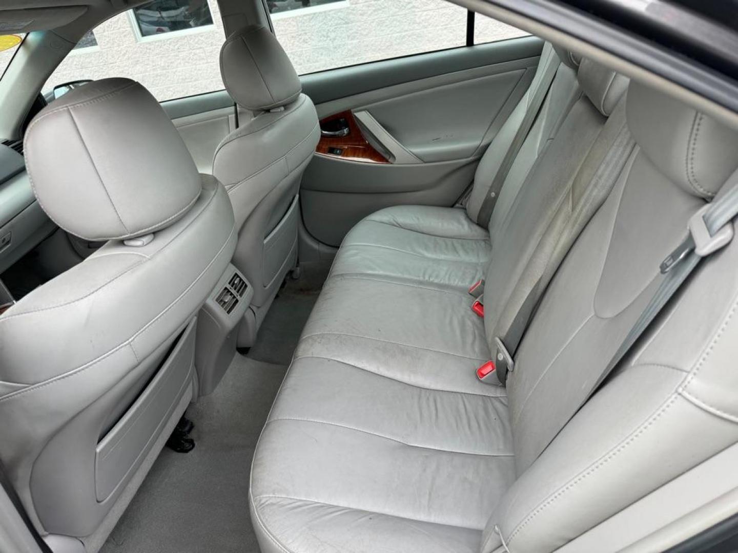 2011 GRAY TOYOTA CAMRY BASE (4T4BF3EK3BR) with an 2.5L engine, Automatic transmission, located at 3100 Covert Avenue, Evansville, IN, 47714, (812) 473-4492, 37.955418, -87.512238 - Photo#5