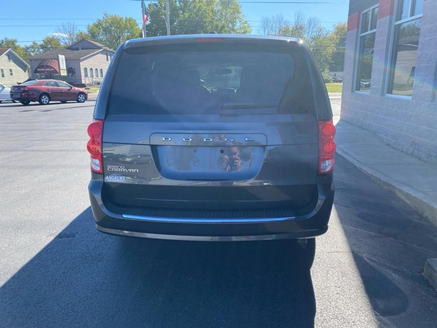 2016 GRAY DODGE GRAND CARAVAN SE (2C4RDGBG6GR) with an 3.6L engine, Automatic transmission, located at 3100 Covert Avenue, Evansville, IN, 47714, (812) 473-4492, 37.955418, -87.512238 - Photo#3
