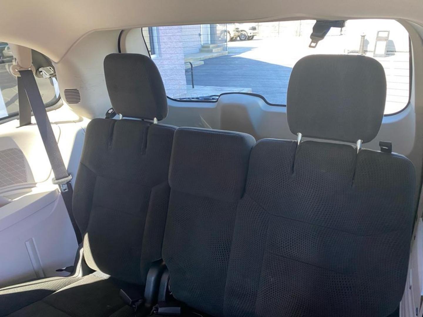 2016 GRAY DODGE GRAND CARAVAN SE (2C4RDGBG6GR) with an 3.6L engine, Automatic transmission, located at 3100 Covert Avenue, Evansville, IN, 47714, (812) 473-4492, 37.955418, -87.512238 - Photo#6