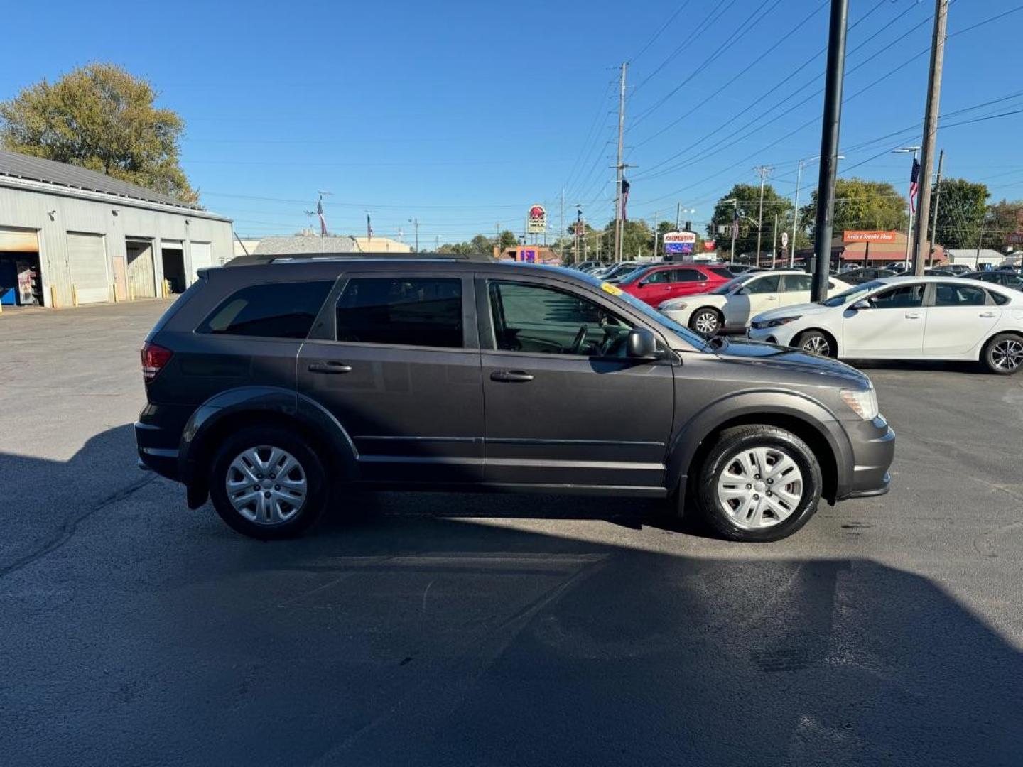 2017 GRAY DODGE JOURNEY SE (3C4PDCAB6HT) with an 2.4L engine, Automatic transmission, located at 3100 Covert Avenue, Evansville, IN, 47714, (812) 473-4492, 37.955418, -87.512238 - Photo#2