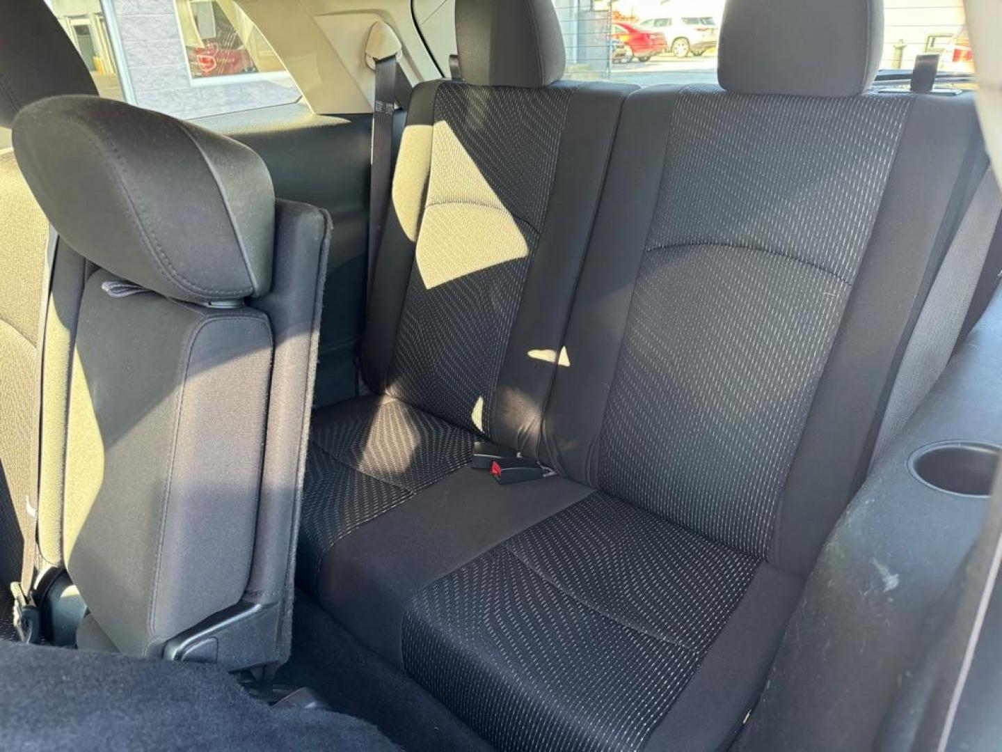 2017 GRAY DODGE JOURNEY SE (3C4PDCAB6HT) with an 2.4L engine, Automatic transmission, located at 3100 Covert Avenue, Evansville, IN, 47714, (812) 473-4492, 37.955418, -87.512238 - Photo#6
