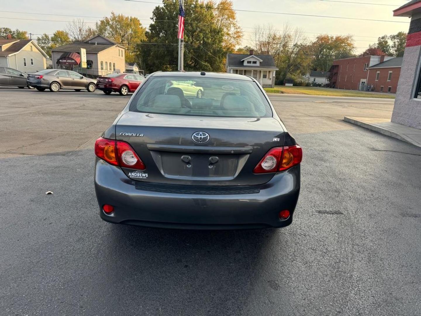 2009 GRAY TOYOTA COROLLA BASE (JTDBL40E699) with an 1.8L engine, Automatic transmission, located at 3100 Covert Avenue, Evansville, IN, 47714, (812) 473-4492, 37.955418, -87.512238 - Photo#3