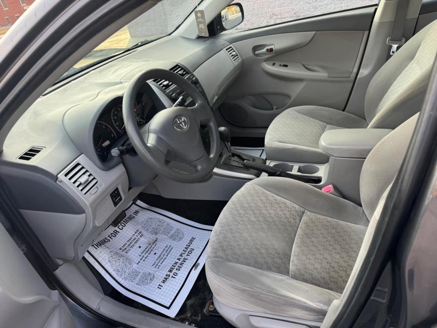 2009 GRAY TOYOTA COROLLA BASE (JTDBL40E699) with an 1.8L engine, Automatic transmission, located at 3100 Covert Avenue, Evansville, IN, 47714, (812) 473-4492, 37.955418, -87.512238 - Photo#4