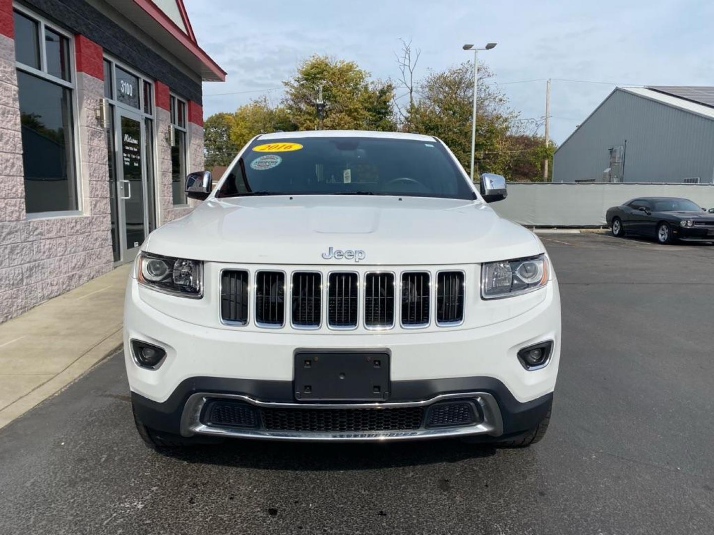 2016 WHITE JEEP GRAND CHEROKEE LIMITED (1C4RJFBG6GC) with an 3.6L engine, Automatic transmission, located at 3100 Covert Avenue, Evansville, IN, 47714, (812) 473-4492, 37.955418, -87.512238 - Photo#1