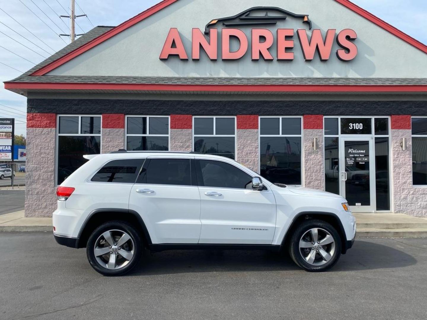 2016 WHITE JEEP GRAND CHEROKEE LIMITED (1C4RJFBG6GC) with an 3.6L engine, Automatic transmission, located at 3100 Covert Avenue, Evansville, IN, 47714, (812) 473-4492, 37.955418, -87.512238 - Photo#2