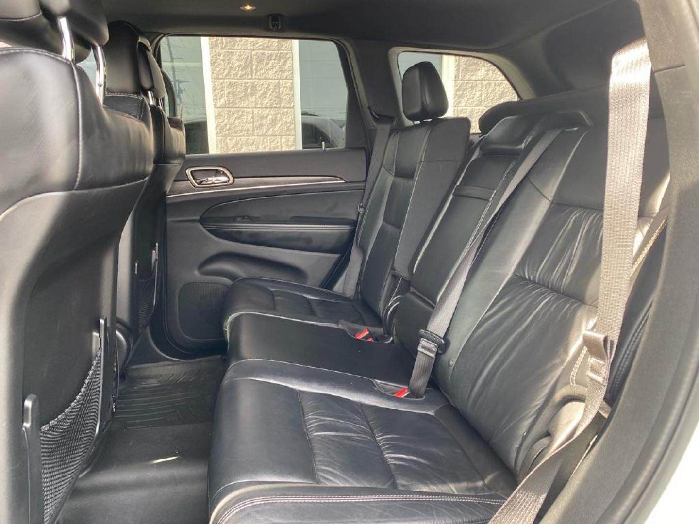 2016 WHITE JEEP GRAND CHEROKEE LIMITED (1C4RJFBG6GC) with an 3.6L engine, Automatic transmission, located at 3100 Covert Avenue, Evansville, IN, 47714, (812) 473-4492, 37.955418, -87.512238 - Photo#5