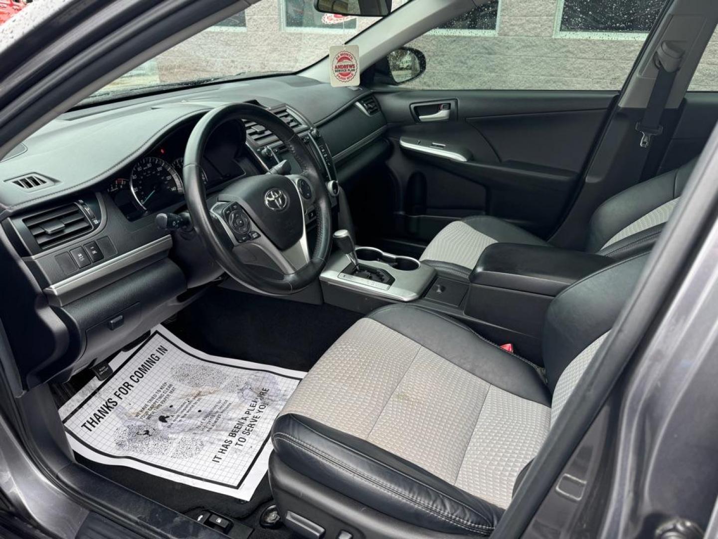 2014 GRAY TOYOTA CAMRY SE (4T1BF1FK1EU) with an 2.5L engine, Automatic transmission, located at 3100 Covert Avenue, Evansville, IN, 47714, (812) 473-4492, 37.955418, -87.512238 - Photo#4