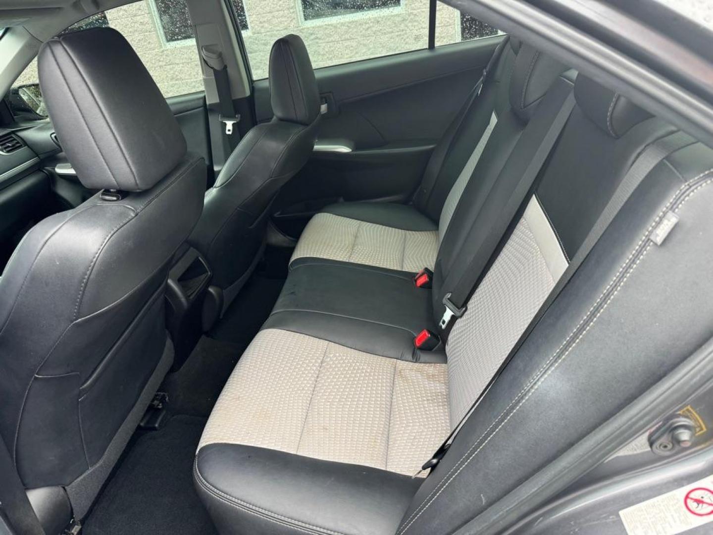 2014 GRAY TOYOTA CAMRY SE (4T1BF1FK1EU) with an 2.5L engine, Automatic transmission, located at 3100 Covert Avenue, Evansville, IN, 47714, (812) 473-4492, 37.955418, -87.512238 - Photo#5
