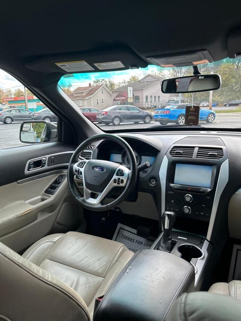 2015 BLACK FORD EXPLORER XLT (1FM5K7D83FG) with an 3.5L engine, Automatic transmission, located at 3100 Covert Avenue, Evansville, IN, 47714, (812) 473-4492, 37.955418, -87.512238 - Photo#5