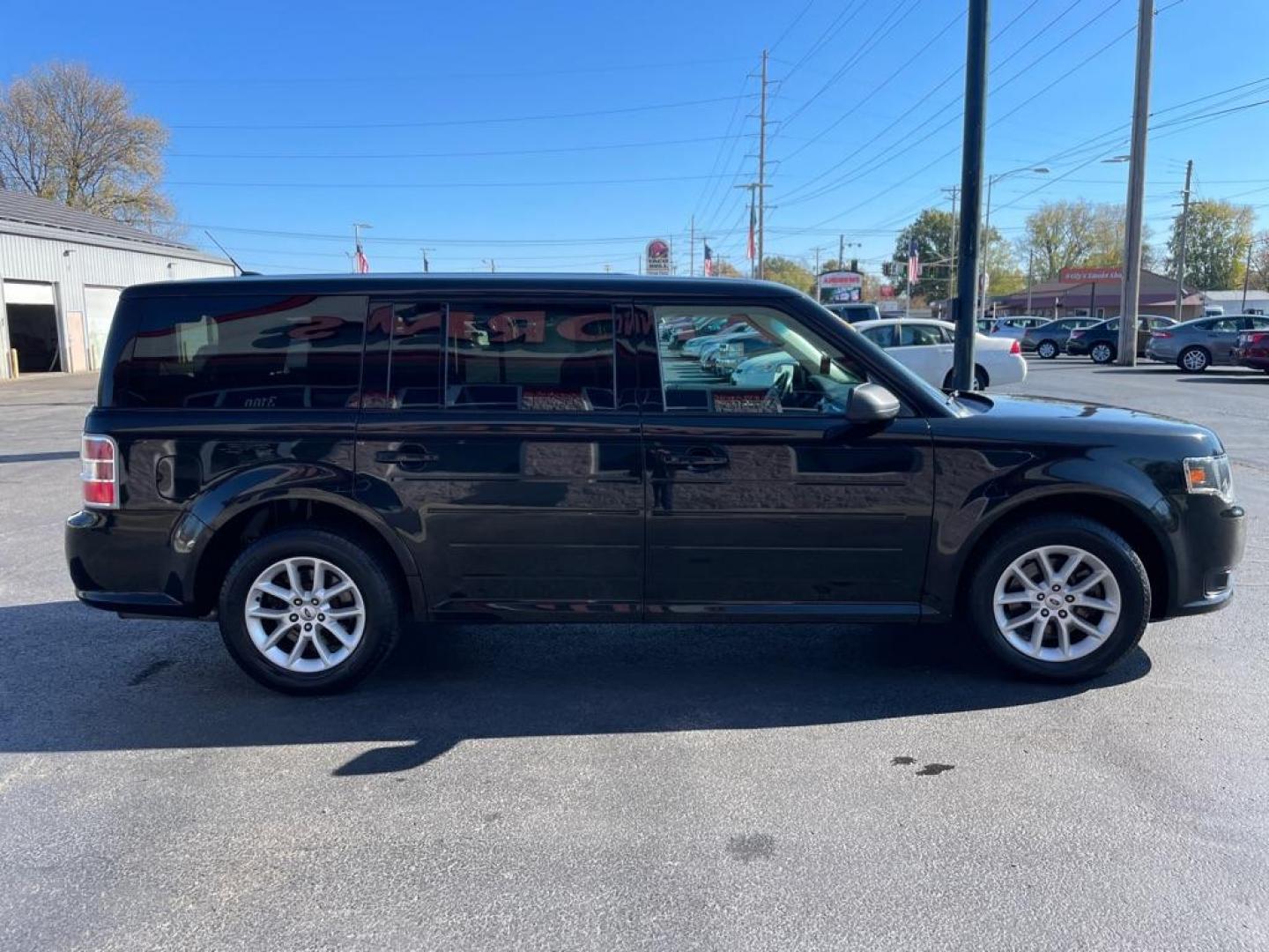 2013 BLACK FORD FLEX SE (2FMGK5B80DB) with an 3.5L engine, Automatic transmission, located at 3100 Covert Avenue, Evansville, IN, 47714, (812) 473-4492, 37.955418, -87.512238 - Photo#2