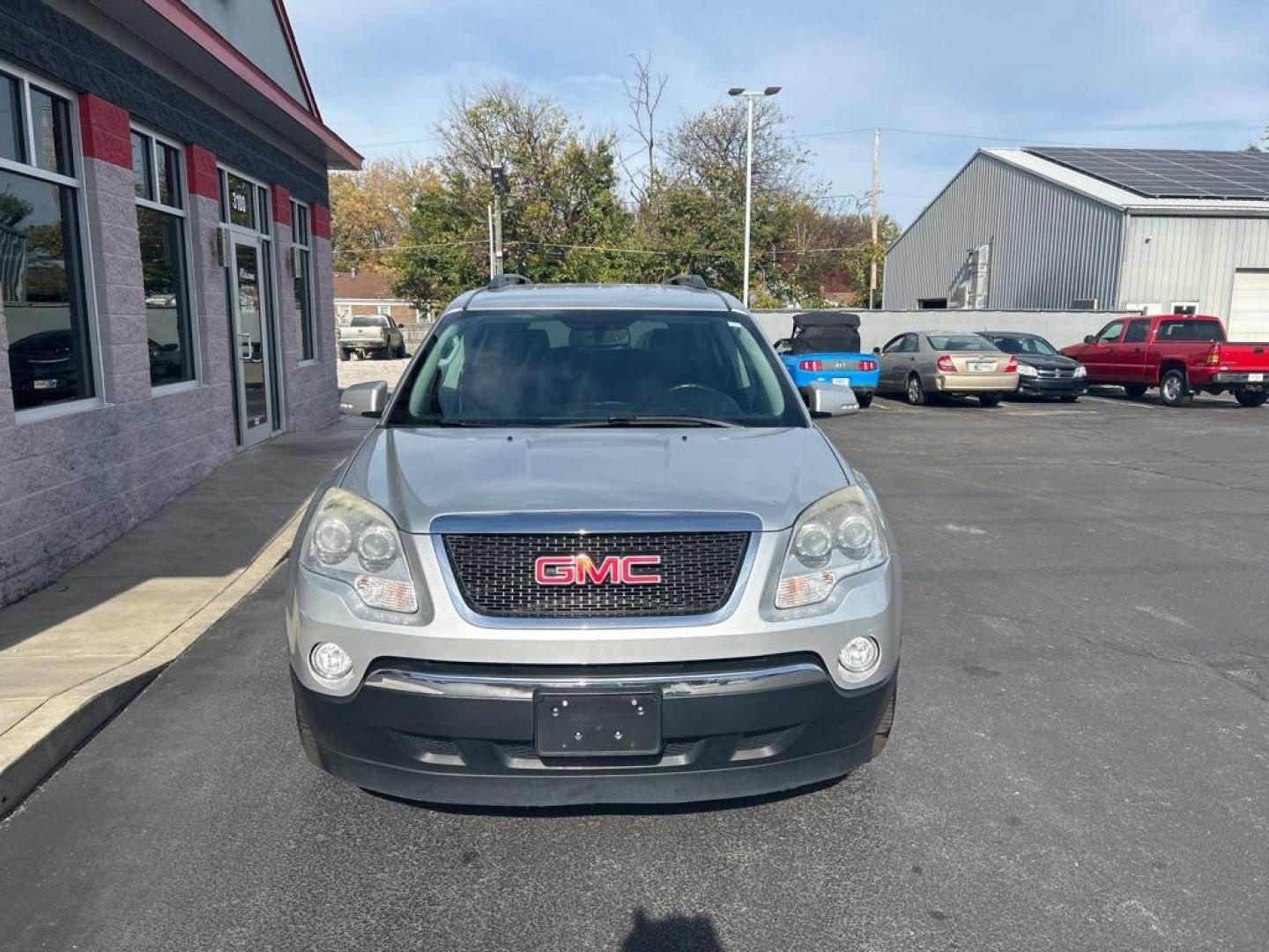 2012 SILVER GMC ACADIA SLT-1 (1GKKRRED2CJ) with an 3.6L engine, Automatic transmission, located at 3100 Covert Avenue, Evansville, IN, 47714, (812) 473-4492, 37.955418, -87.512238 - Photo#2