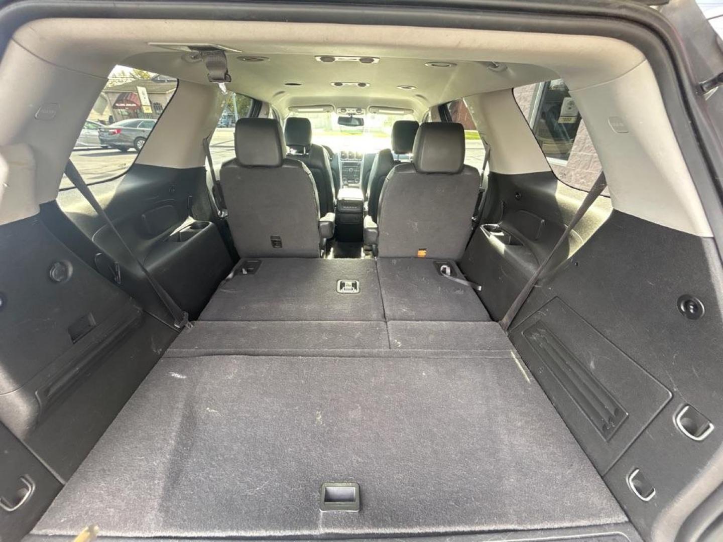2012 SILVER GMC ACADIA SLT-1 (1GKKRRED2CJ) with an 3.6L engine, Automatic transmission, located at 3100 Covert Avenue, Evansville, IN, 47714, (812) 473-4492, 37.955418, -87.512238 - Photo#4