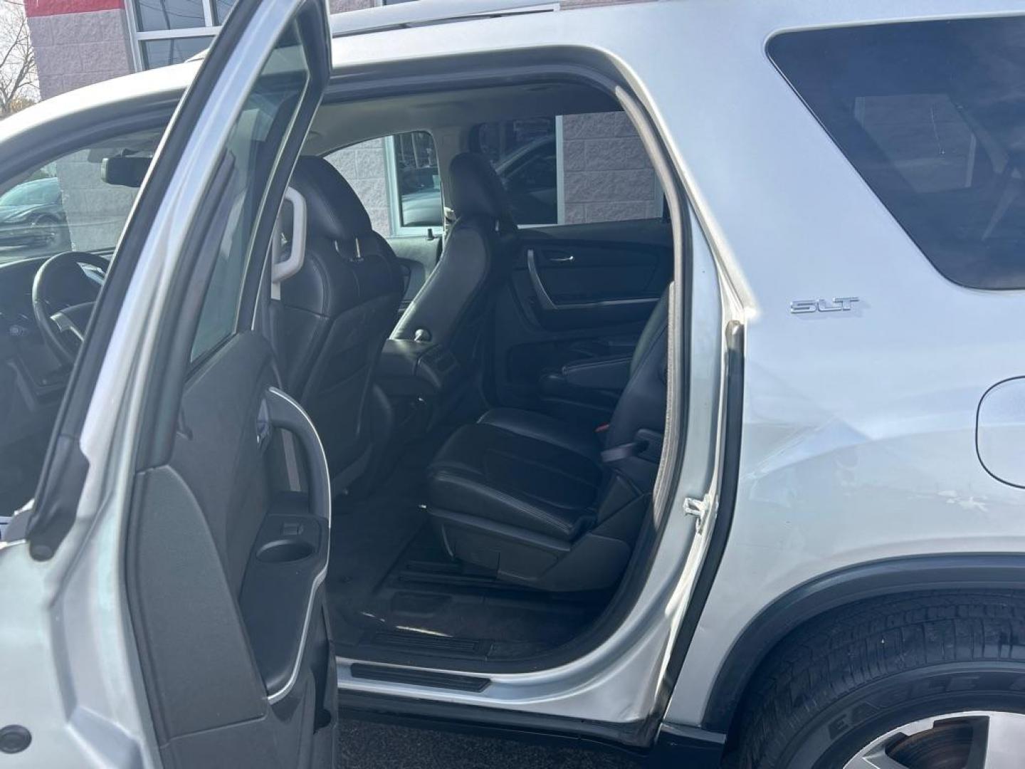 2012 SILVER GMC ACADIA SLT-1 (1GKKRRED2CJ) with an 3.6L engine, Automatic transmission, located at 3100 Covert Avenue, Evansville, IN, 47714, (812) 473-4492, 37.955418, -87.512238 - Photo#7