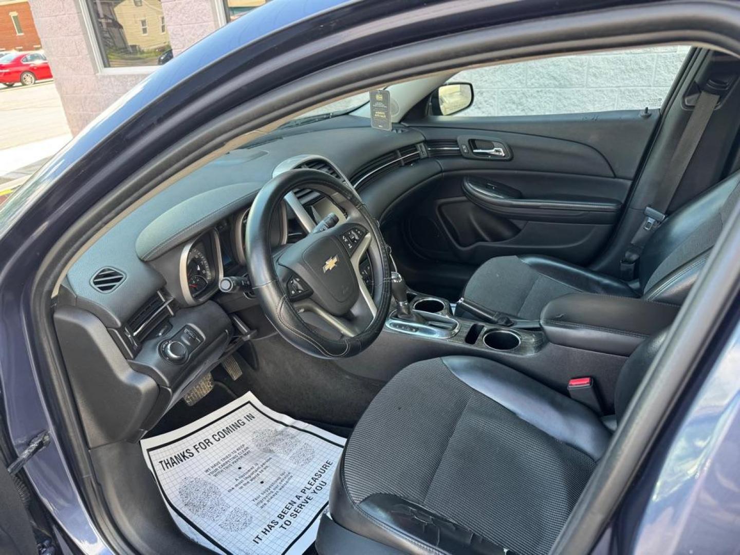 2015 BLUE CHEVROLET MALIBU 1LT (1G11C5SL5FF) with an 2.5L engine, Automatic transmission, located at 3100 Covert Avenue, Evansville, IN, 47714, (812) 473-4492, 37.955418, -87.512238 - Photo#4