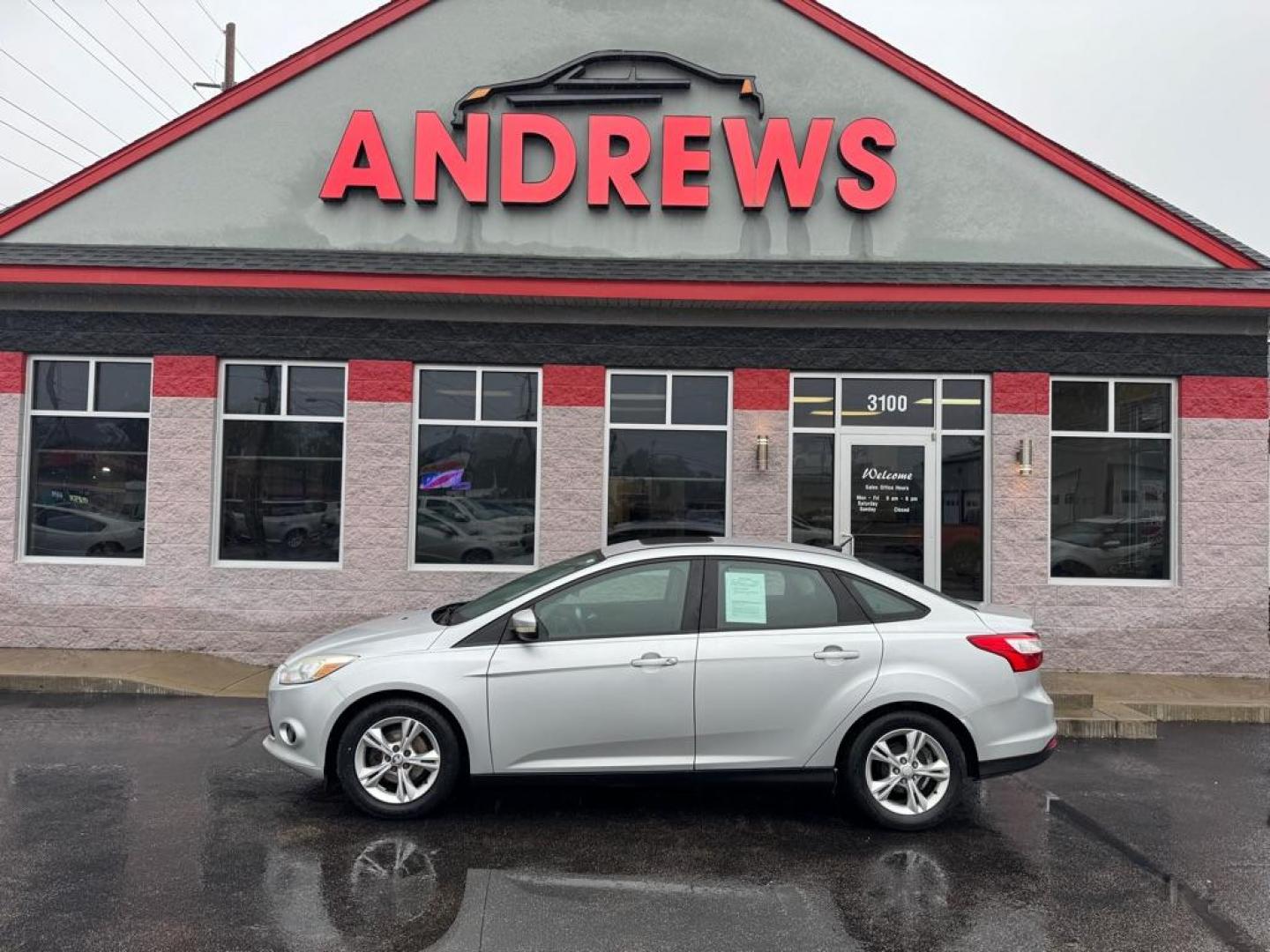 2013 SILVER FORD FOCUS SE (1FADP3F25DL) with an 2.0L engine, Automatic transmission, located at 3100 Covert Avenue, Evansville, IN, 47714, (812) 473-4492, 37.955418, -87.512238 - Photo#0