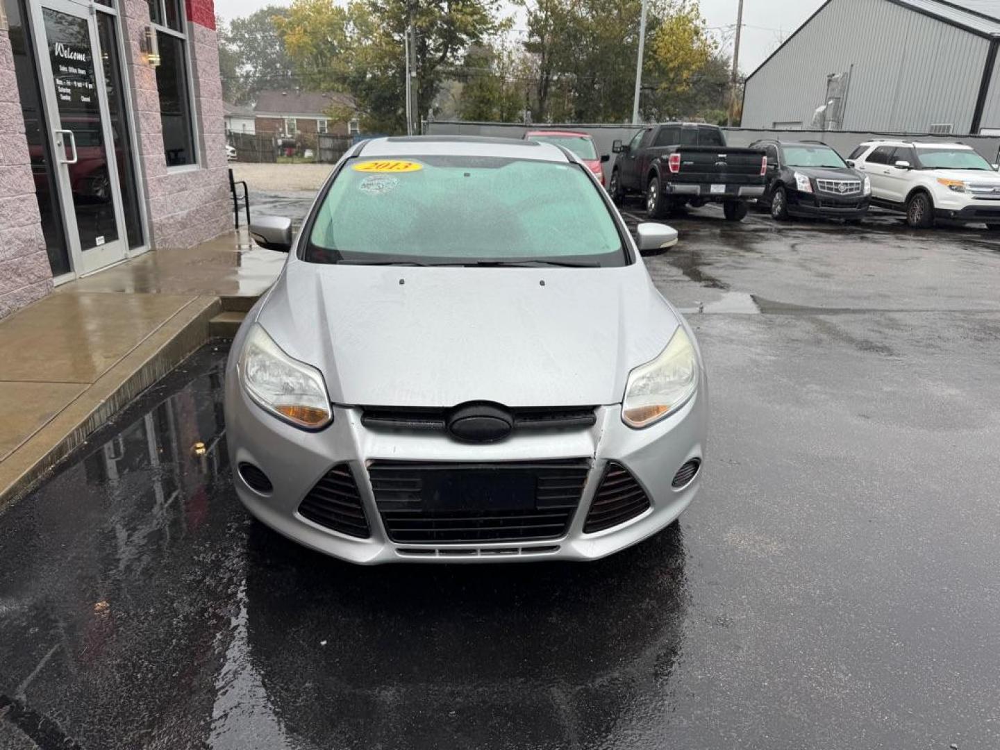 2013 SILVER FORD FOCUS SE (1FADP3F25DL) with an 2.0L engine, Automatic transmission, located at 3100 Covert Avenue, Evansville, IN, 47714, (812) 473-4492, 37.955418, -87.512238 - Photo#1
