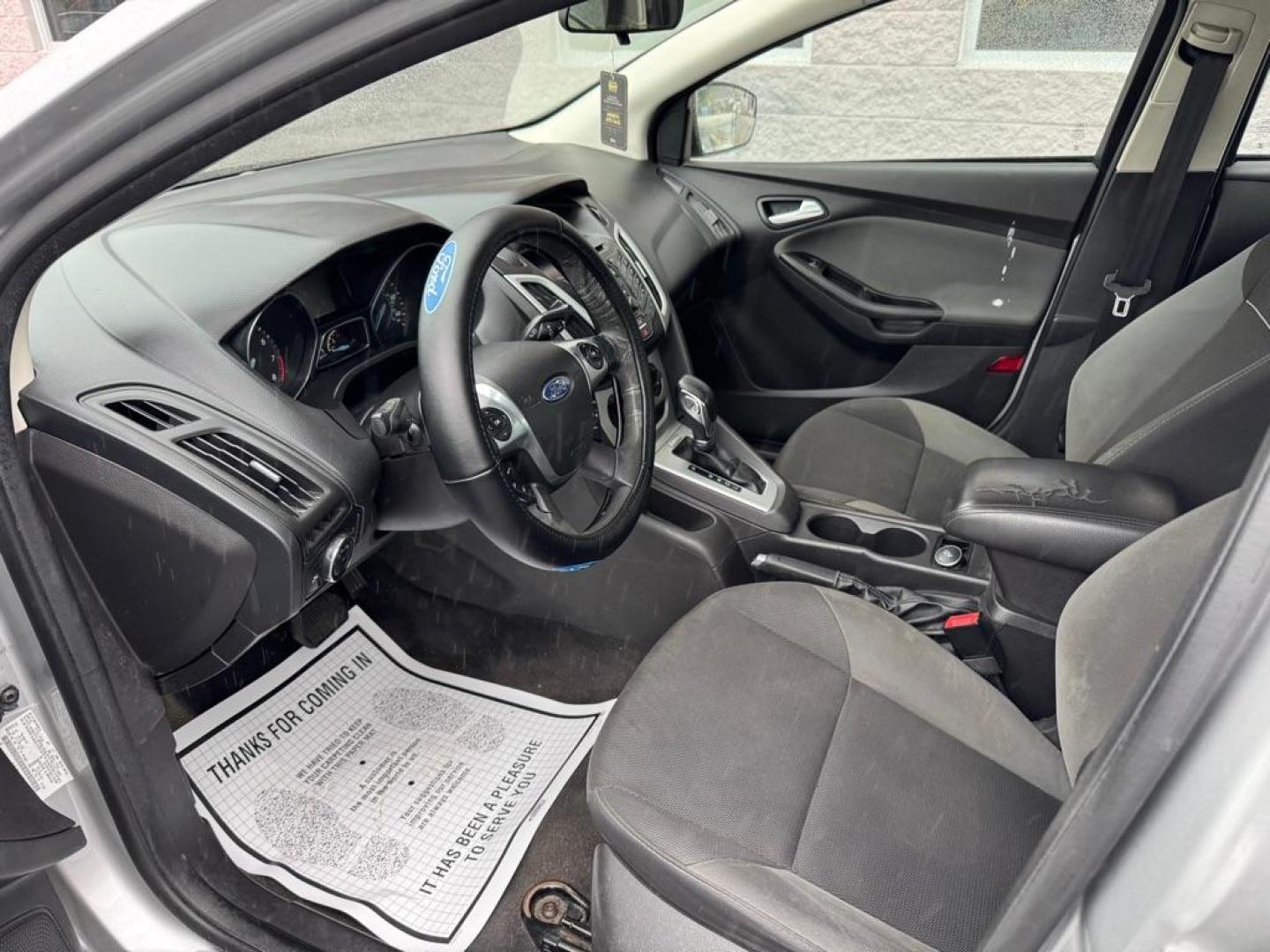 2013 SILVER FORD FOCUS SE (1FADP3F25DL) with an 2.0L engine, Automatic transmission, located at 3100 Covert Avenue, Evansville, IN, 47714, (812) 473-4492, 37.955418, -87.512238 - Photo#4