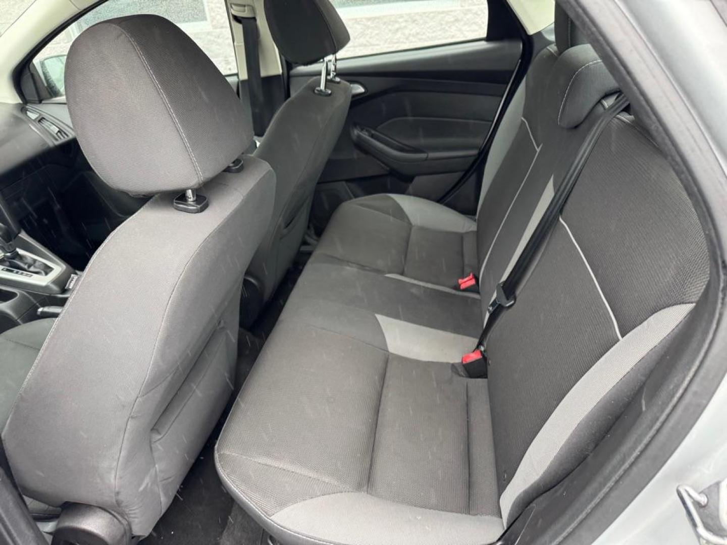 2013 SILVER FORD FOCUS SE (1FADP3F25DL) with an 2.0L engine, Automatic transmission, located at 3100 Covert Avenue, Evansville, IN, 47714, (812) 473-4492, 37.955418, -87.512238 - Photo#5