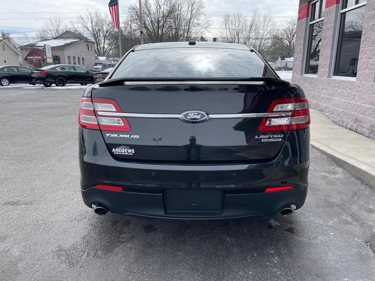 2015 BLACK FORD TAURUS LIMITED (1FAHP2F84FG) with an 3.5L engine, Automatic transmission, located at 3100 Covert Avenue, Evansville, IN, 47714, (812) 473-4492, 37.955418, -87.512238 - Photo#3