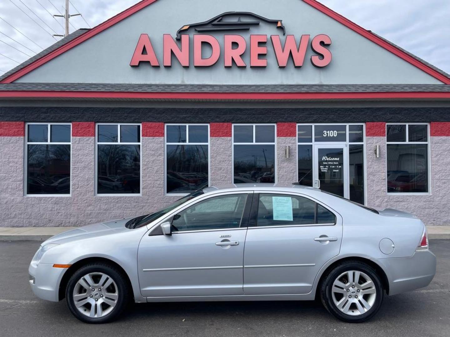 2009 SILVER FORD FUSION SEL (3FAHP08129R) with an 3.0L engine, Automatic transmission, located at 3100 Covert Avenue, Evansville, IN, 47714, (812) 473-4492, 37.955418, -87.512238 - Photo#0
