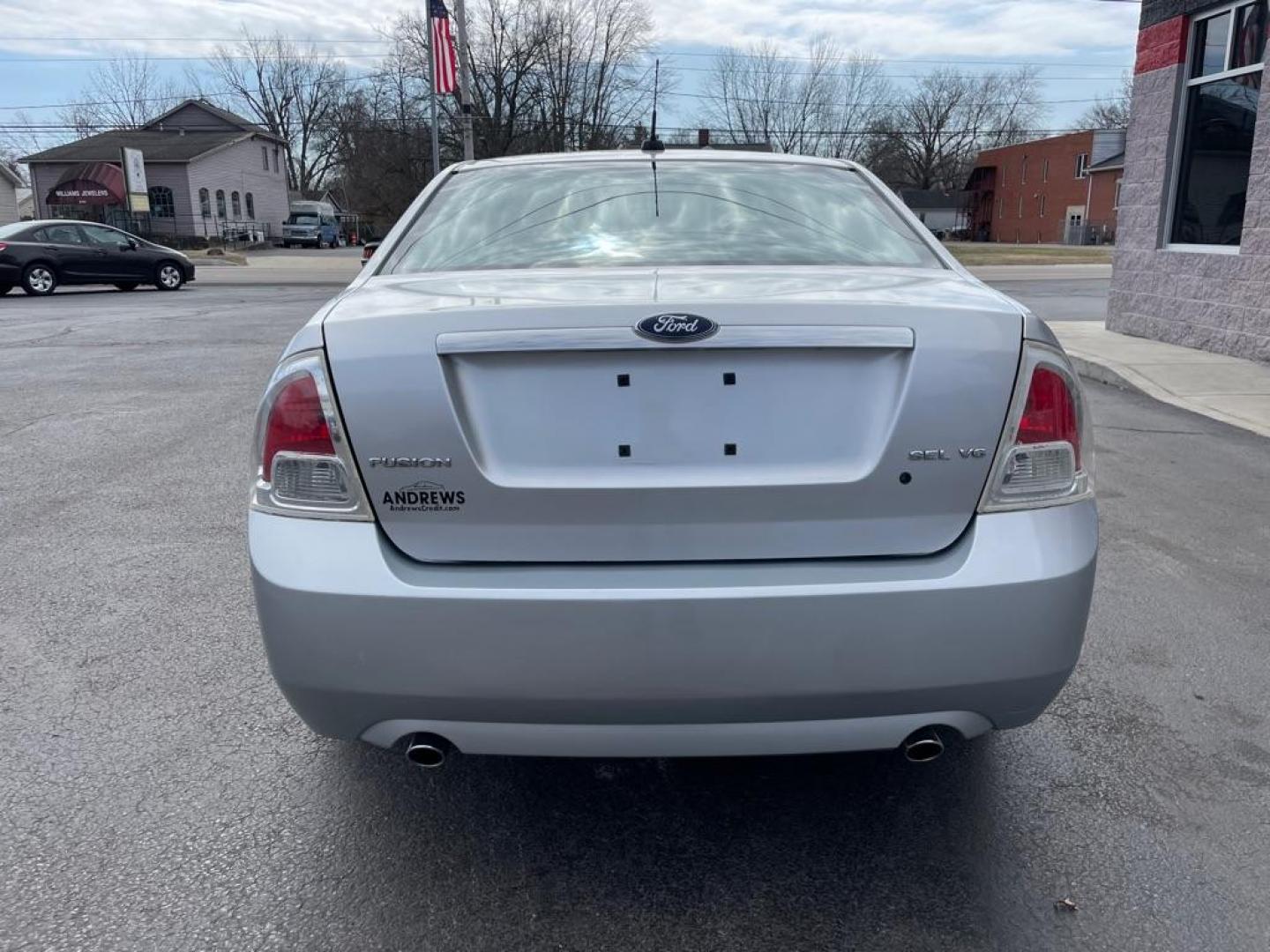 2009 SILVER FORD FUSION SEL (3FAHP08129R) with an 3.0L engine, Automatic transmission, located at 3100 Covert Avenue, Evansville, IN, 47714, (812) 473-4492, 37.955418, -87.512238 - Photo#3