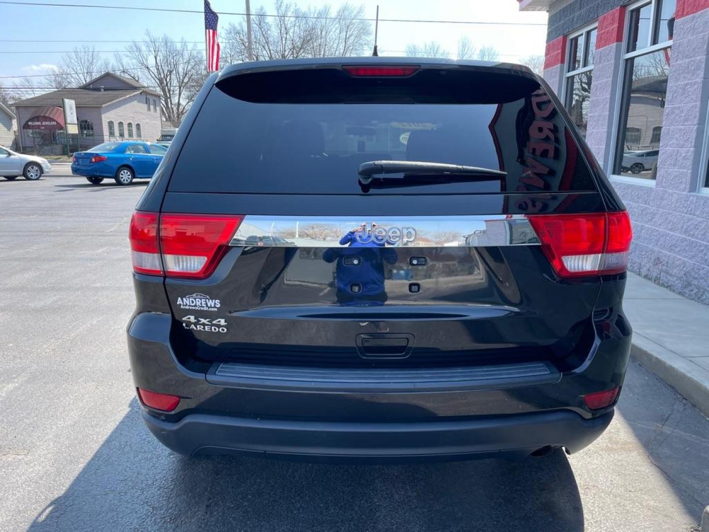 2012 BLACK JEEP GRAND CHEROKEE LAREDO (1C4RJFAG5CC) with an 3.6L engine, Automatic transmission, located at 3100 Covert Avenue, Evansville, IN, 47714, (812) 473-4492, 37.955418, -87.512238 - Photo#3