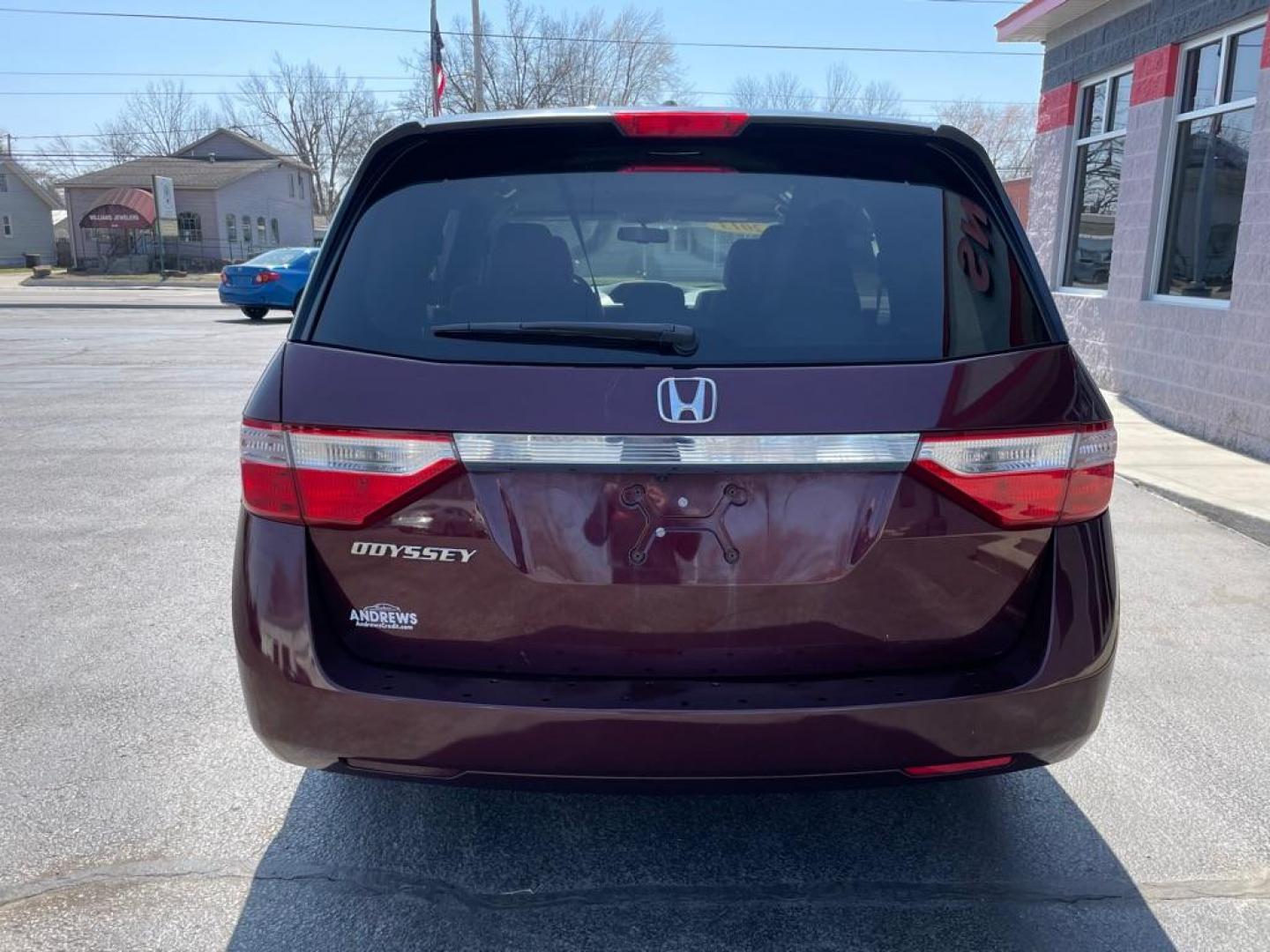 2013 MAROON HONDA ODYSSEY EXL (5FNRL5H63DB) with an 3.5L engine, Automatic transmission, located at 3100 Covert Avenue, Evansville, IN, 47714, (812) 473-4492, 37.955418, -87.512238 - Photo#3