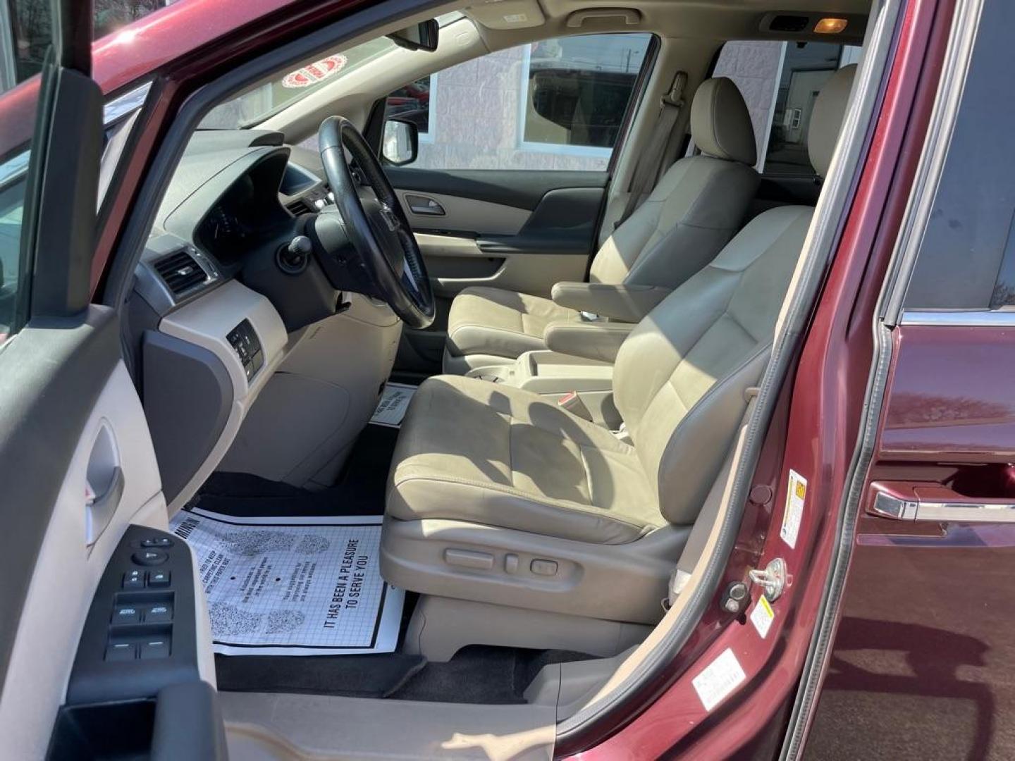 2013 MAROON HONDA ODYSSEY EXL (5FNRL5H63DB) with an 3.5L engine, Automatic transmission, located at 3100 Covert Avenue, Evansville, IN, 47714, (812) 473-4492, 37.955418, -87.512238 - Photo#5