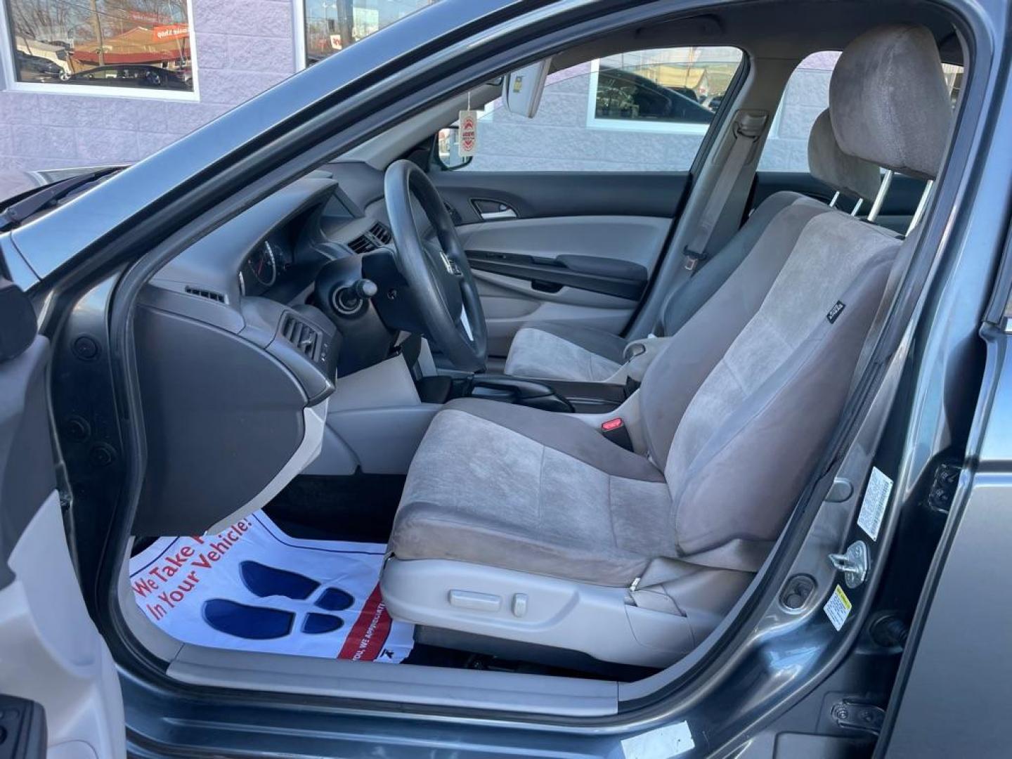 2010 GRAY HONDA ACCORD LXP (1HGCP2F42AA) with an 2.4L engine, Automatic transmission, located at 3100 Covert Avenue, Evansville, IN, 47714, (812) 473-4492, 37.955418, -87.512238 - Photo#5