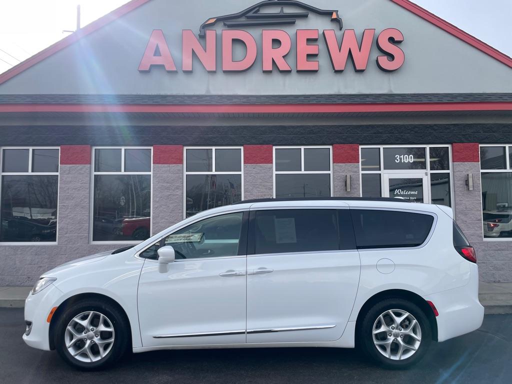 photo of 2017 CHRYSLER PACIFICA TOURING L