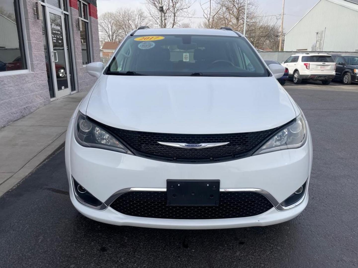 2017 WHITE CHRYSLER PACIFICA TOURING L (2C4RC1BG4HR) with an 3.6L engine, Automatic transmission, located at 3100 Covert Avenue, Evansville, IN, 47714, (812) 473-4492, 37.955418, -87.512238 - Photo#1