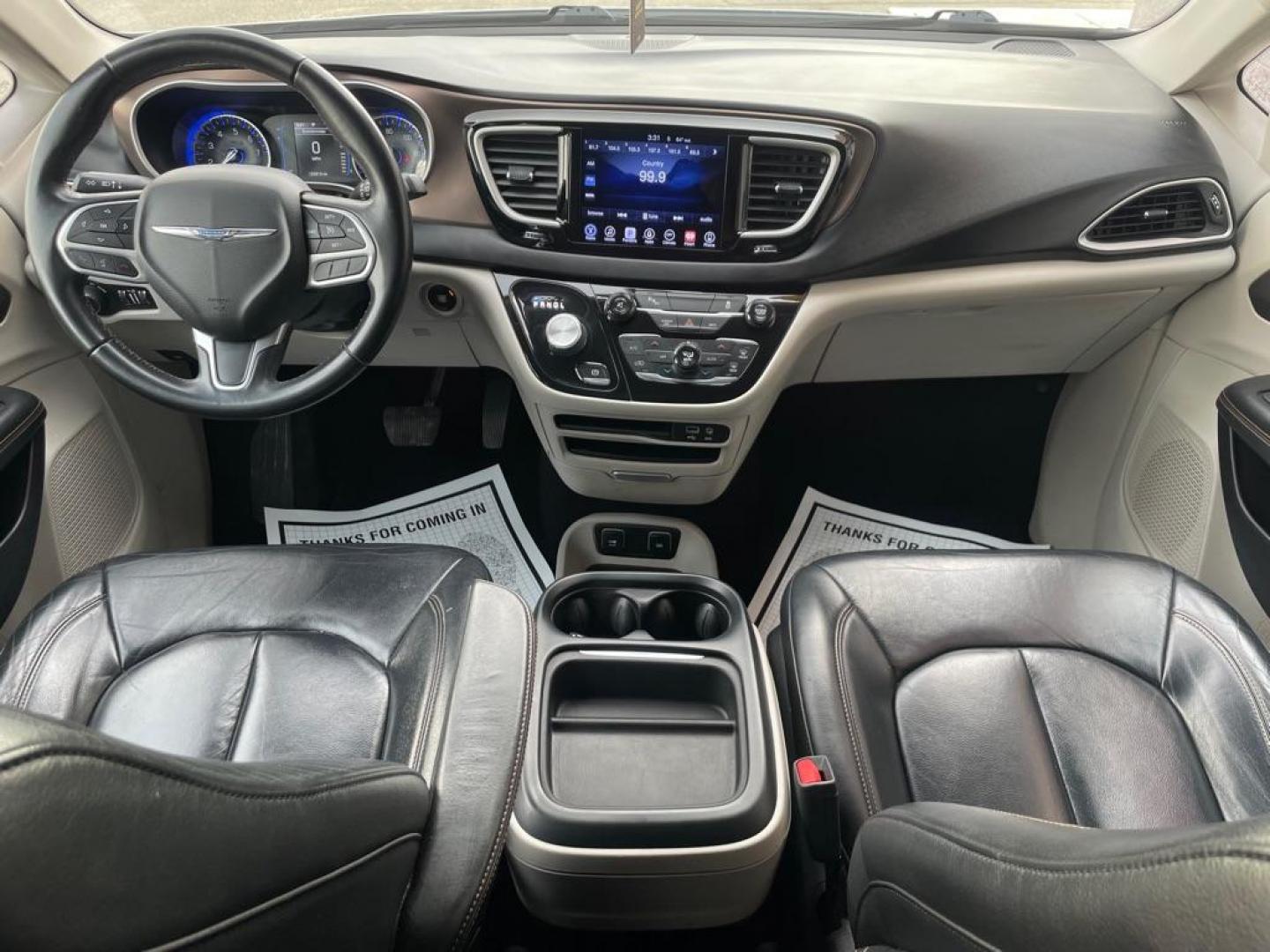 2017 WHITE CHRYSLER PACIFICA TOURING L (2C4RC1BG4HR) with an 3.6L engine, Automatic transmission, located at 3100 Covert Avenue, Evansville, IN, 47714, (812) 473-4492, 37.955418, -87.512238 - Photo#4