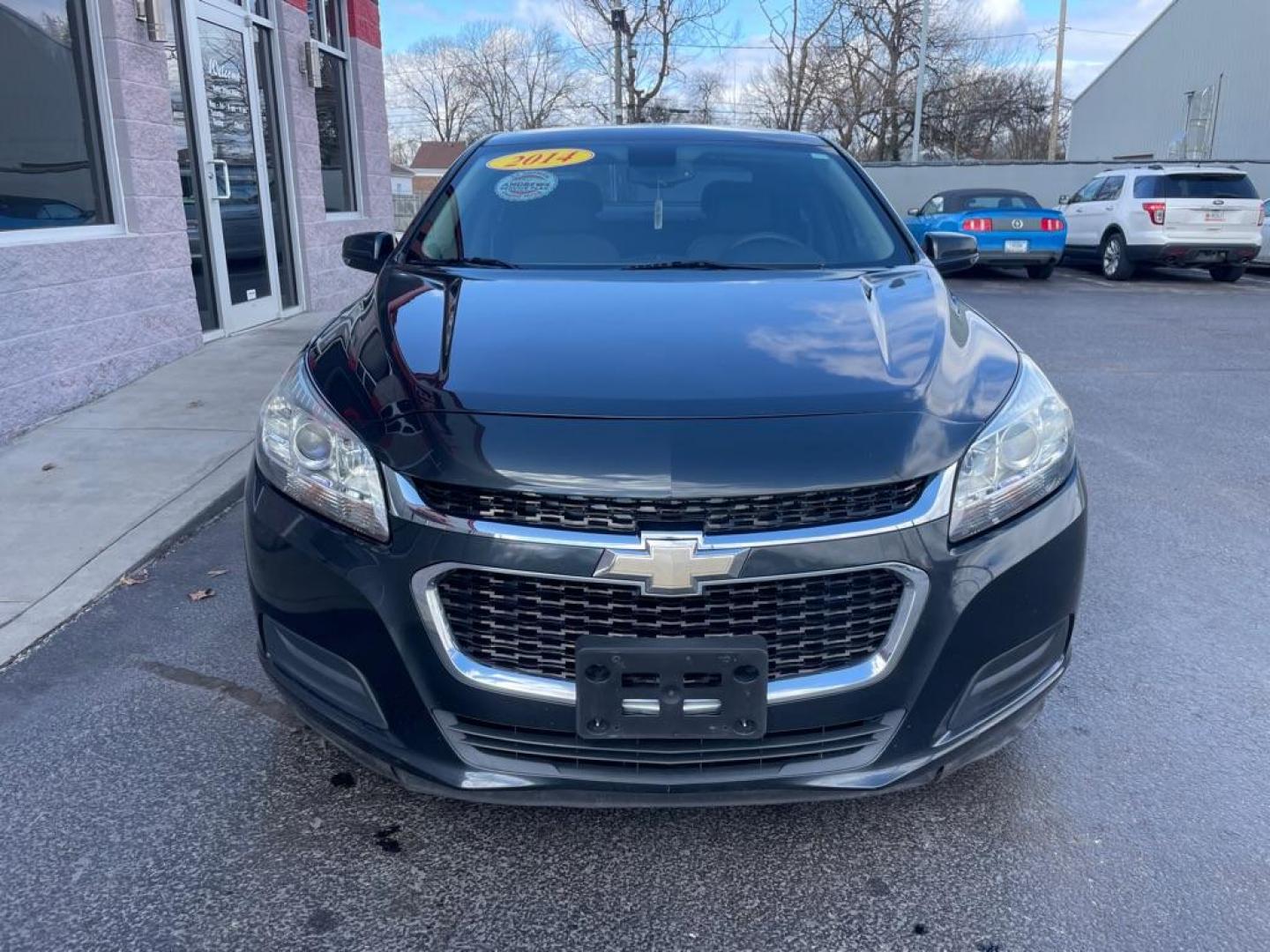 2014 GRAY CHEVROLET MALIBU 1LT (1G11C5SL9EF) with an 2.5L engine, Automatic transmission, located at 3100 Covert Avenue, Evansville, IN, 47714, (812) 473-4492, 37.955418, -87.512238 - Photo#1