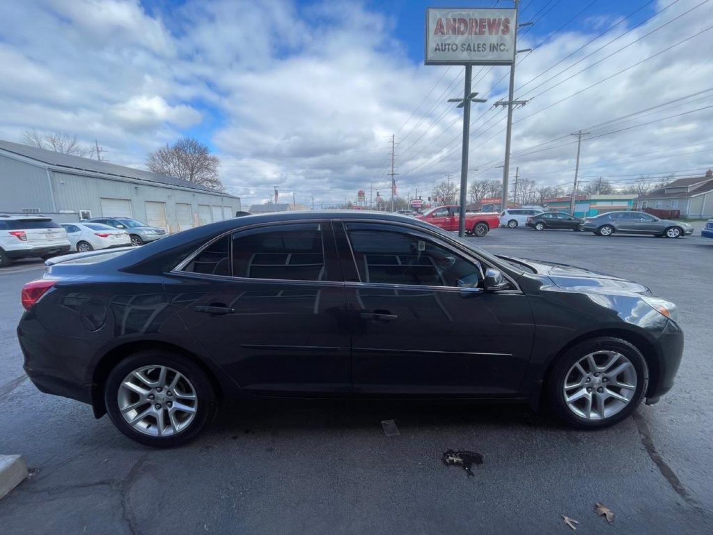 2014 GRAY CHEVROLET MALIBU 1LT (1G11C5SL9EF) with an 2.5L engine, Automatic transmission, located at 3100 Covert Avenue, Evansville, IN, 47714, (812) 473-4492, 37.955418, -87.512238 - Photo#2