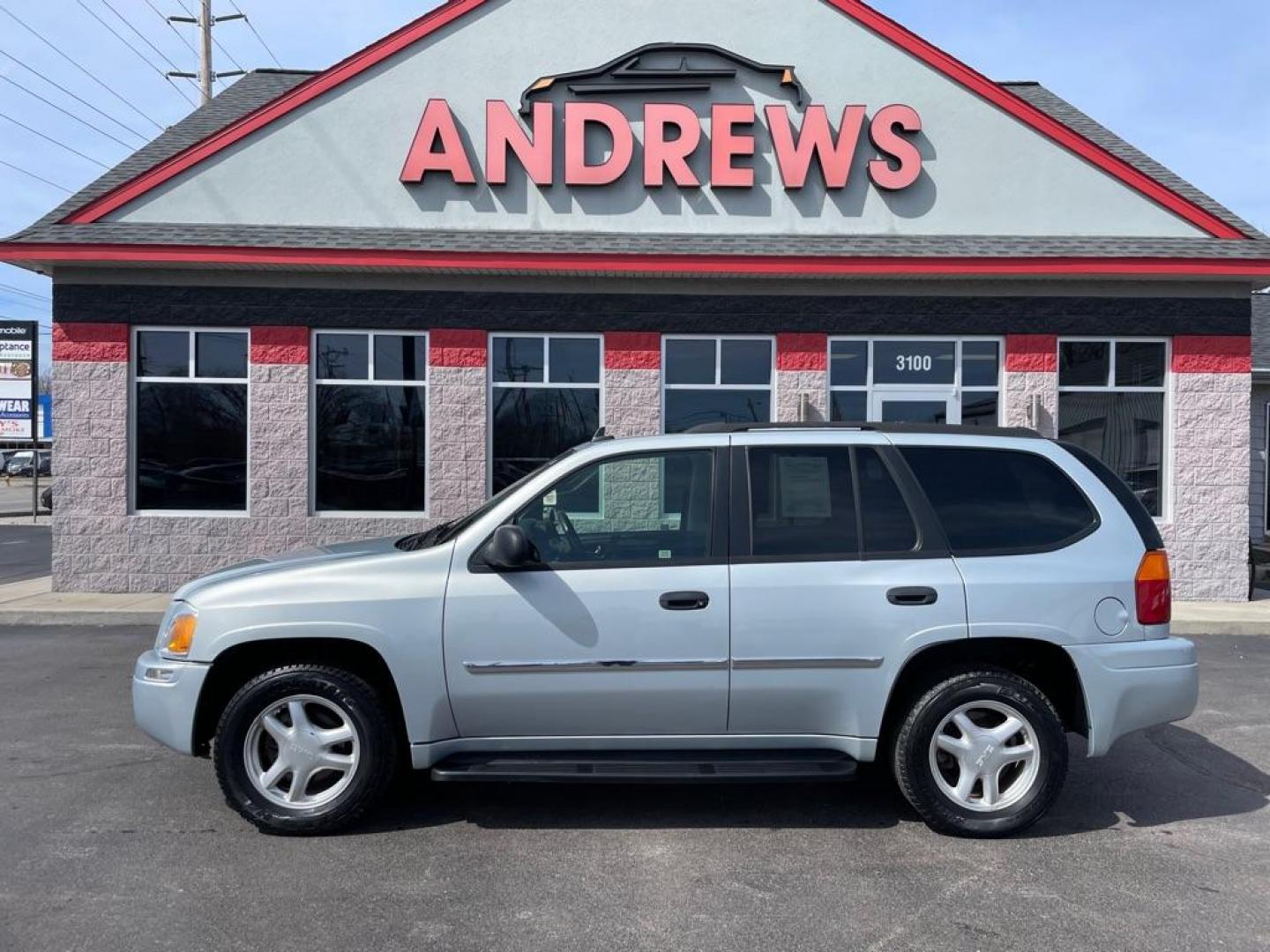 2008 SILVER GMC ENVOY SLE (1GKDS13S382) with an 4.2L engine, Automatic transmission, located at 3100 Covert Avenue, Evansville, IN, 47714, (812) 473-4492, 37.955418, -87.512238 - Photo#0
